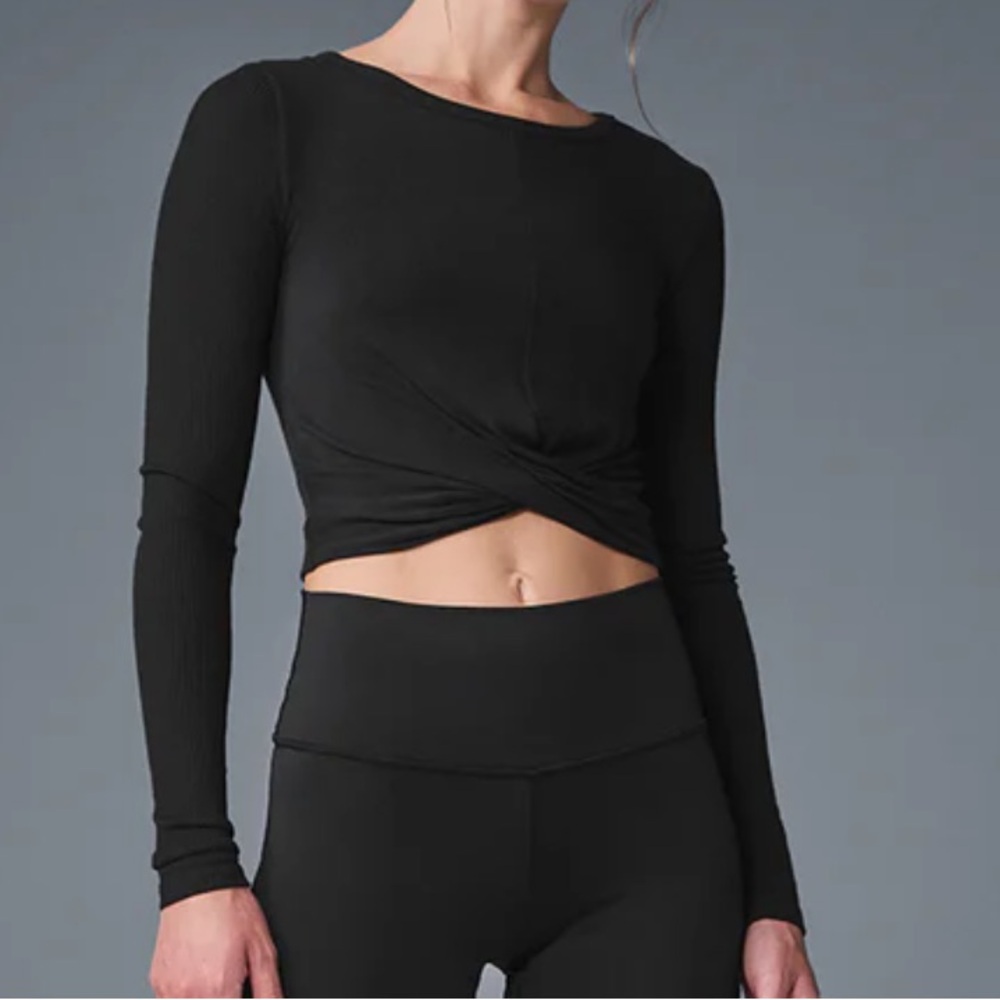 ALO Yoga Cover Long Sleeve in Black size Medium